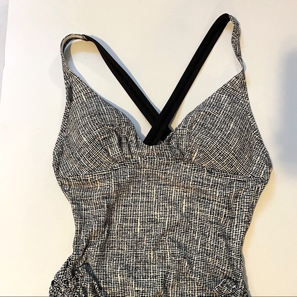 Lole one piece side tie cross back black and white patterned swimsuit- XS - Picture 3 of 16